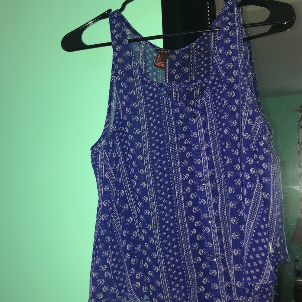Patterned tank